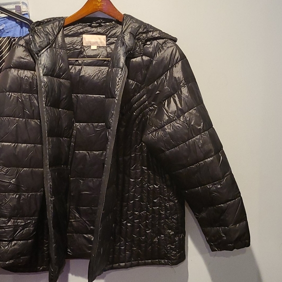 Womans - Picture 2 of 3